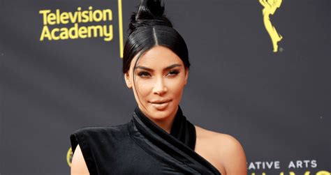 Die Kim Kardashian SKIMS-Modenschau: Eine Explosion der Haute Couture und Reality-TV Glamour?